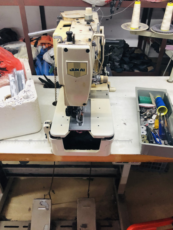 电脑平头锁眼机